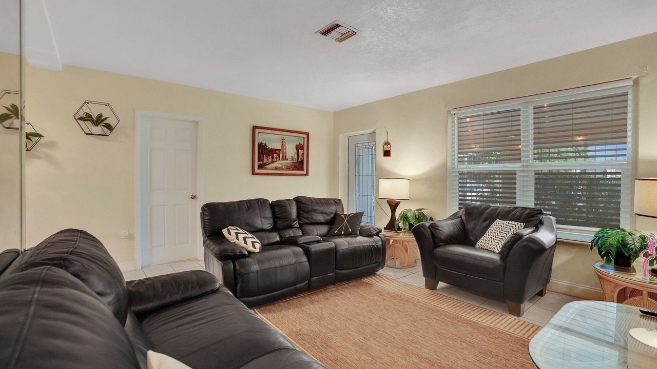 Photo of Livingroom in Golden Glades