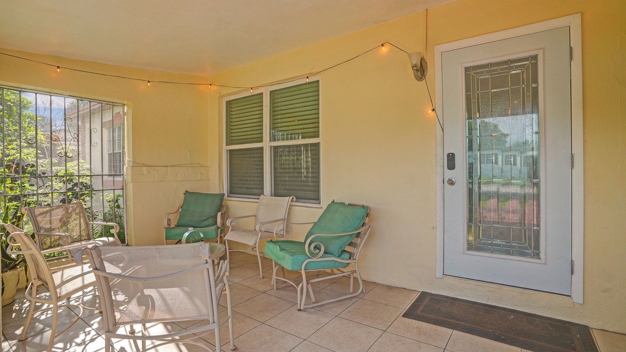 Photo of Patio Balcony in Golden Glades