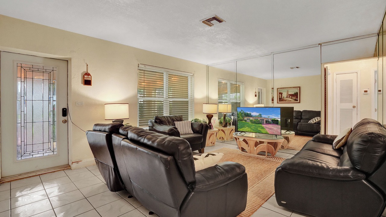 Photo of Livingroom in Golden Glades