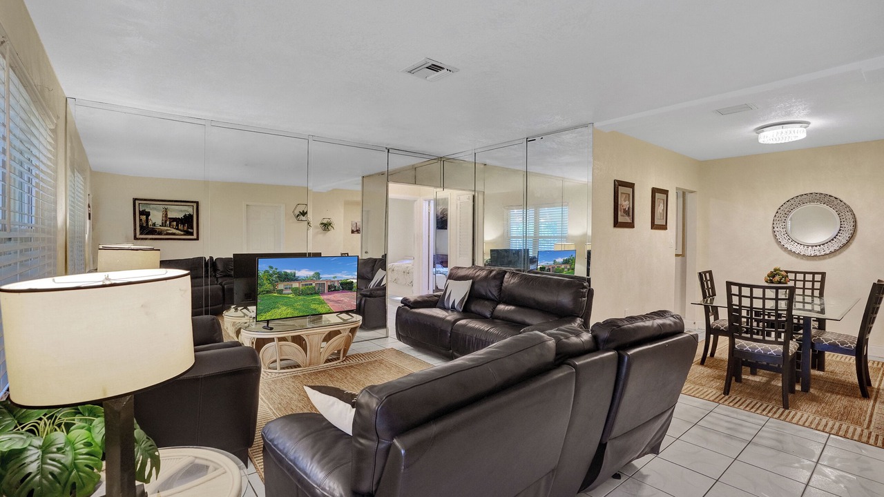 Photo of Livingroom in Golden Glades