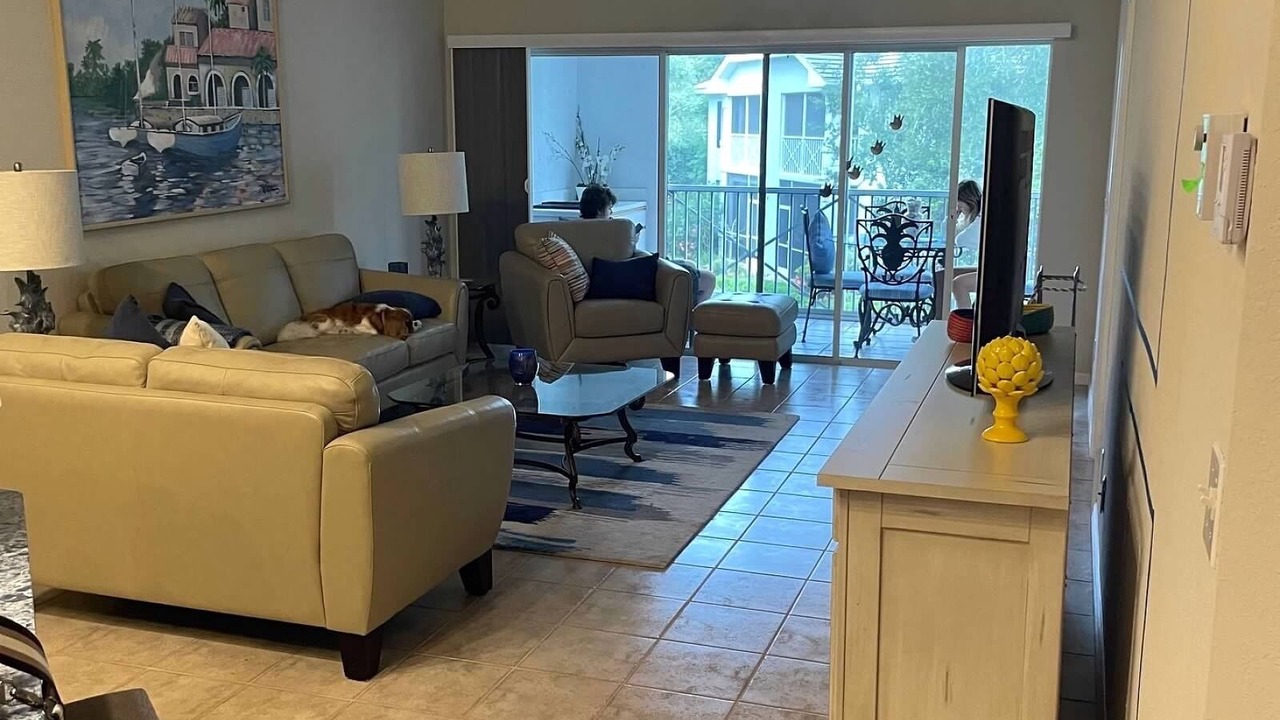 Photo of Livingroom in Pelican Bay
