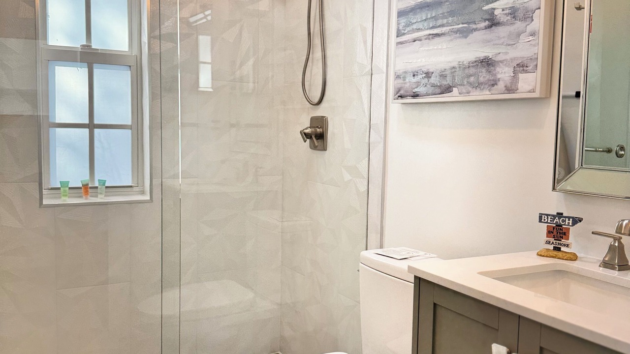Photo of Bathroom in Poiciana Park II
