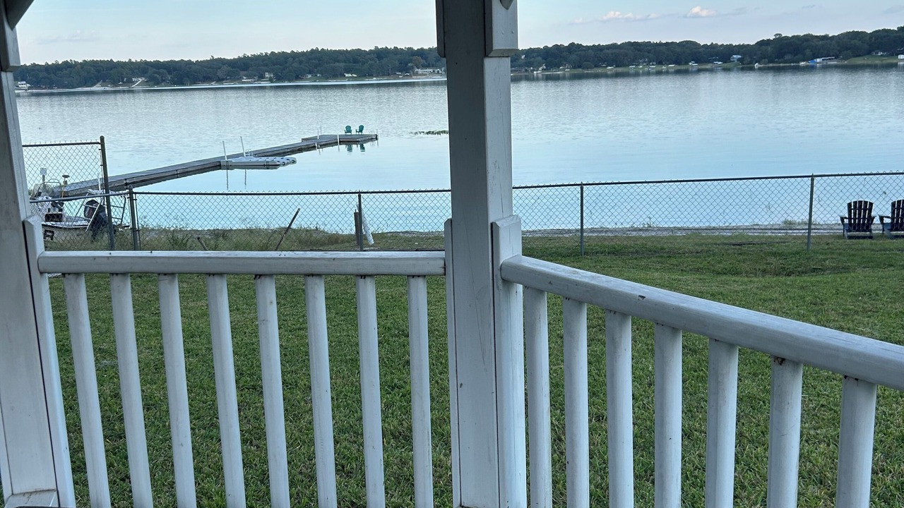 Photo of Outdoor in Putnam Hall