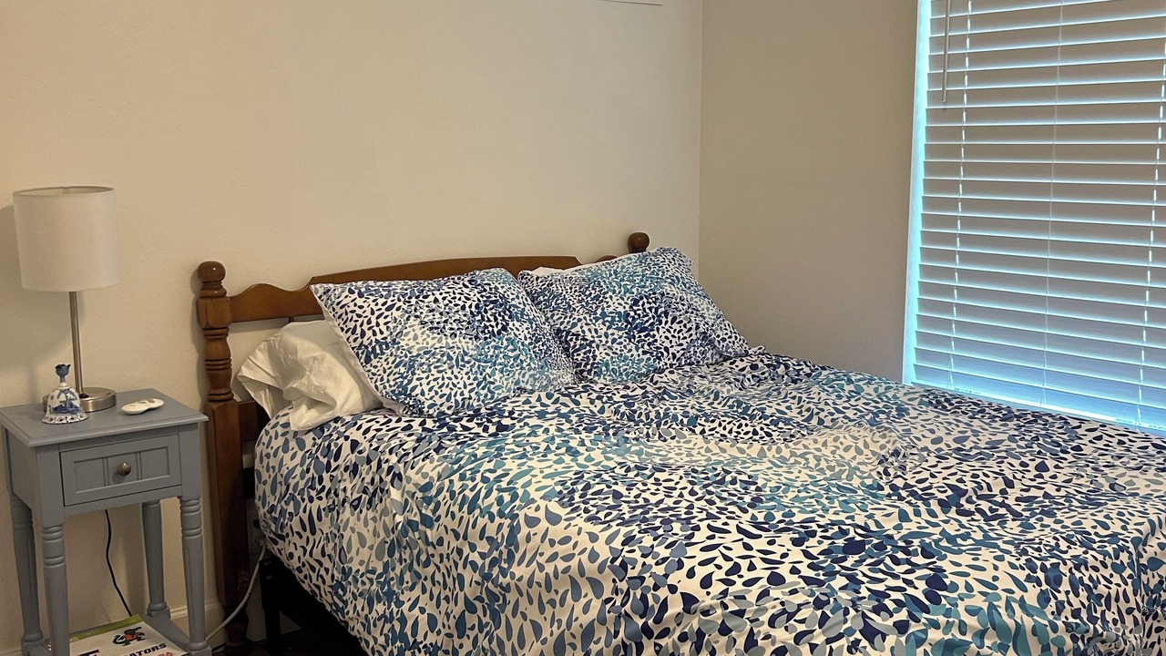 Photo of Bedroom in Putnam Hall