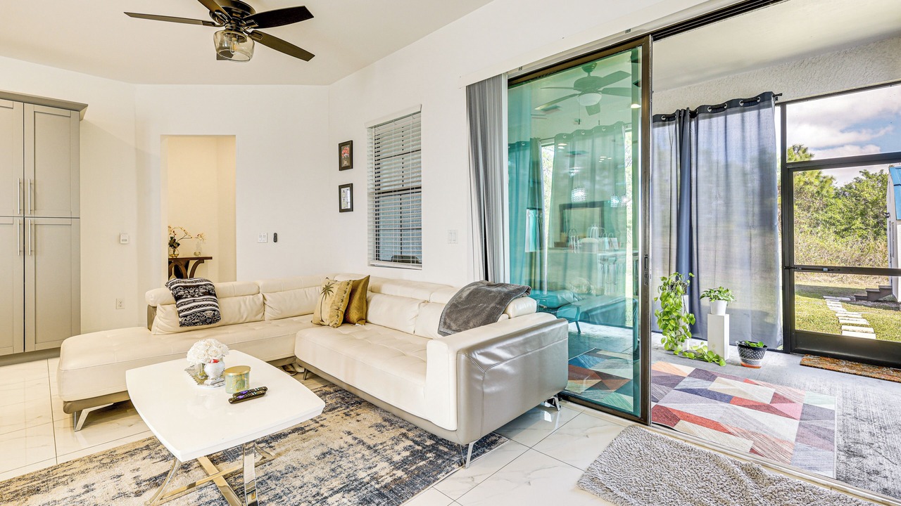 Photo of Livingroom in Sunshine