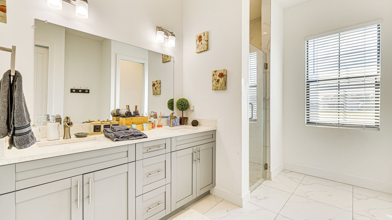 Photo of Bathroom in Sunshine