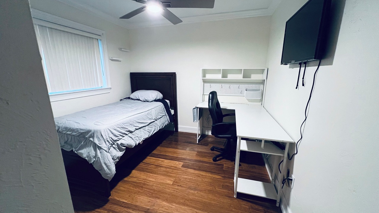 Photo of Bedroom in San Carlos Park