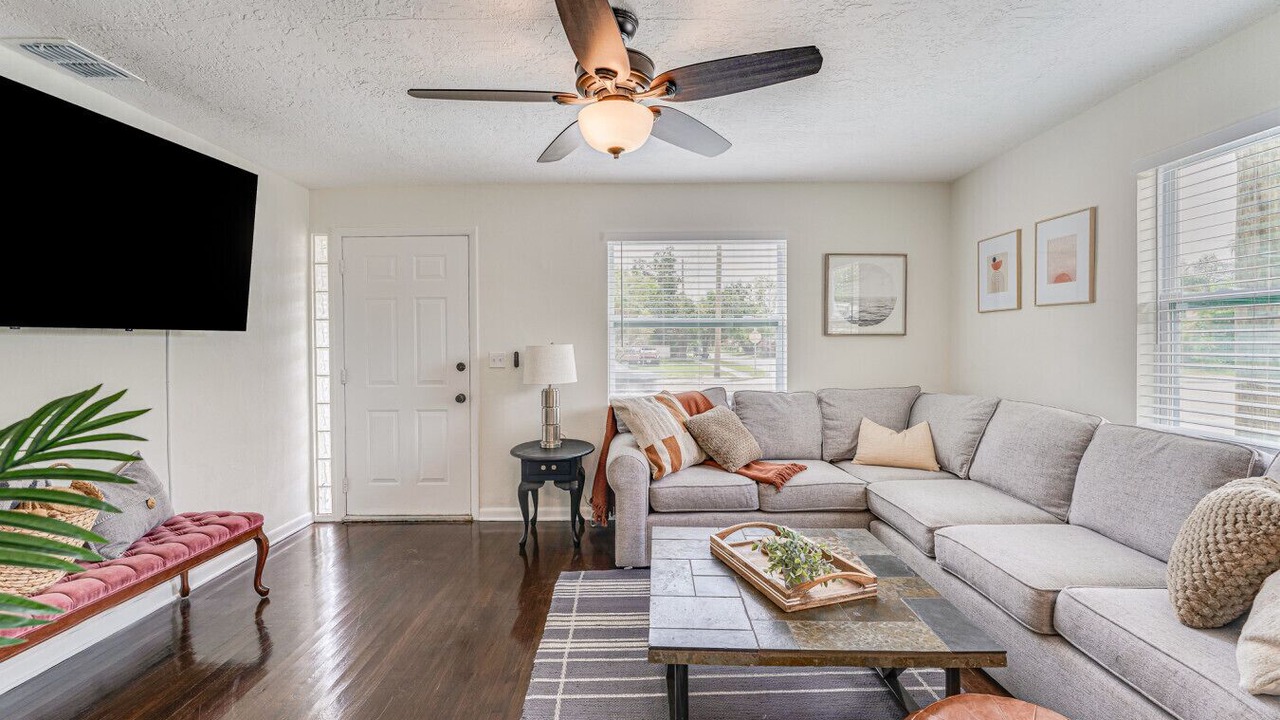 Photo of Livingroom in Disston Heights