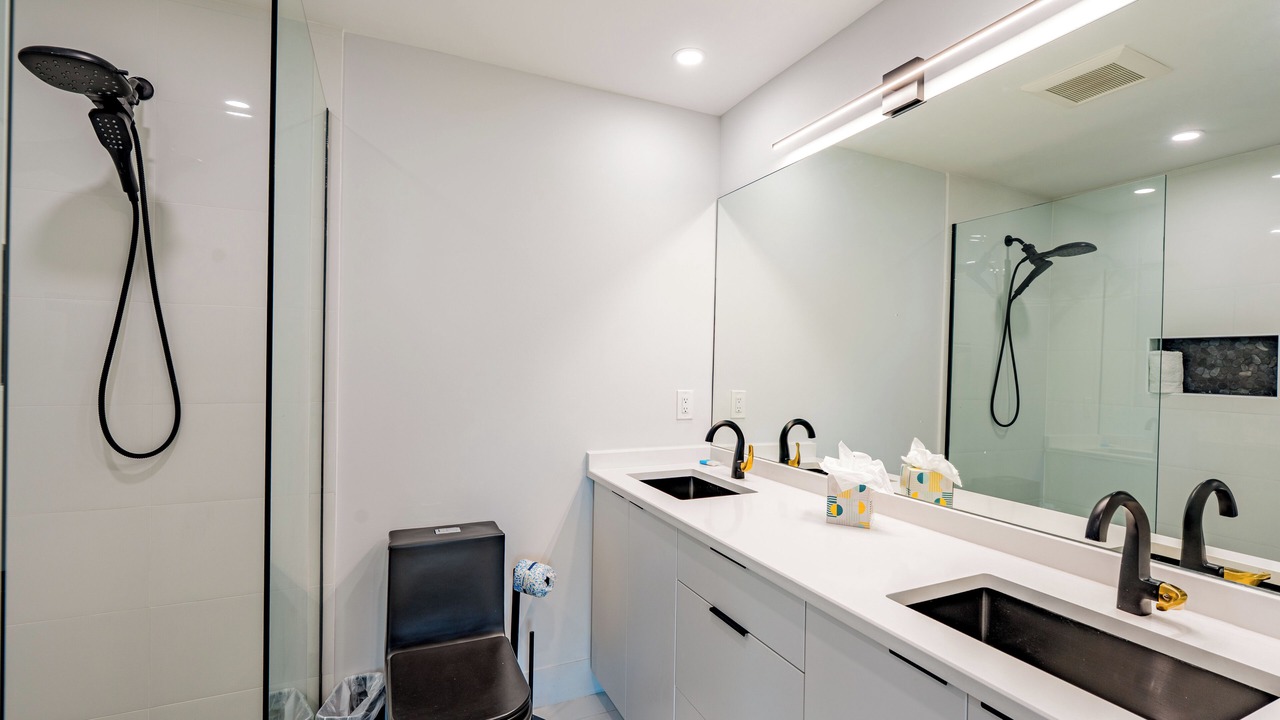 Photo of Bathroom in Laguna Shores