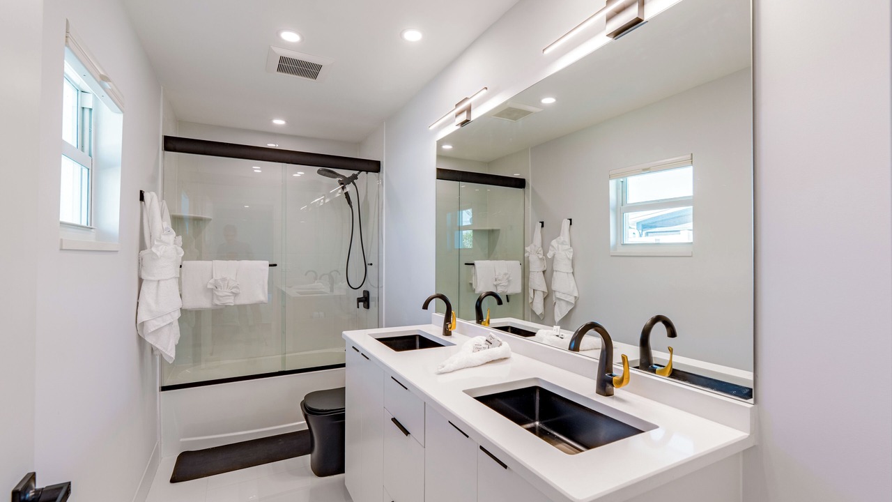 Photo of Bathroom in Laguna Shores