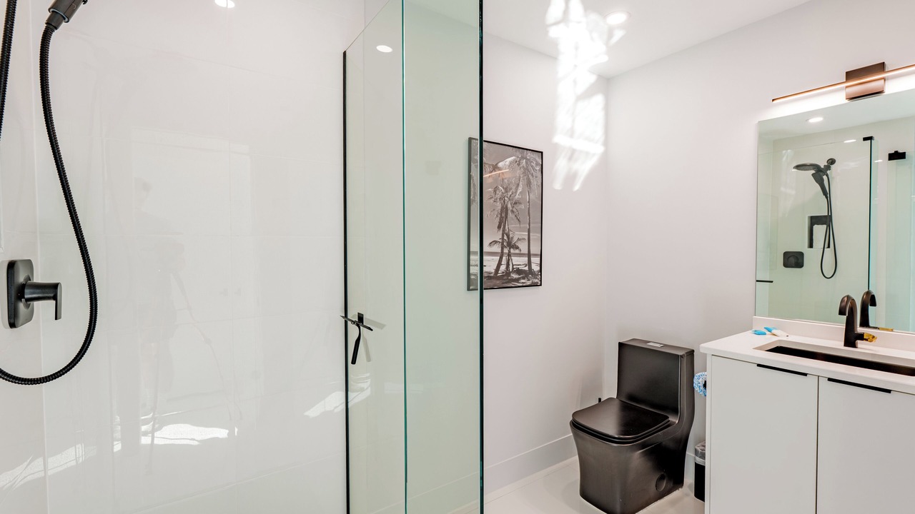 Photo of Bathroom in Laguna Shores