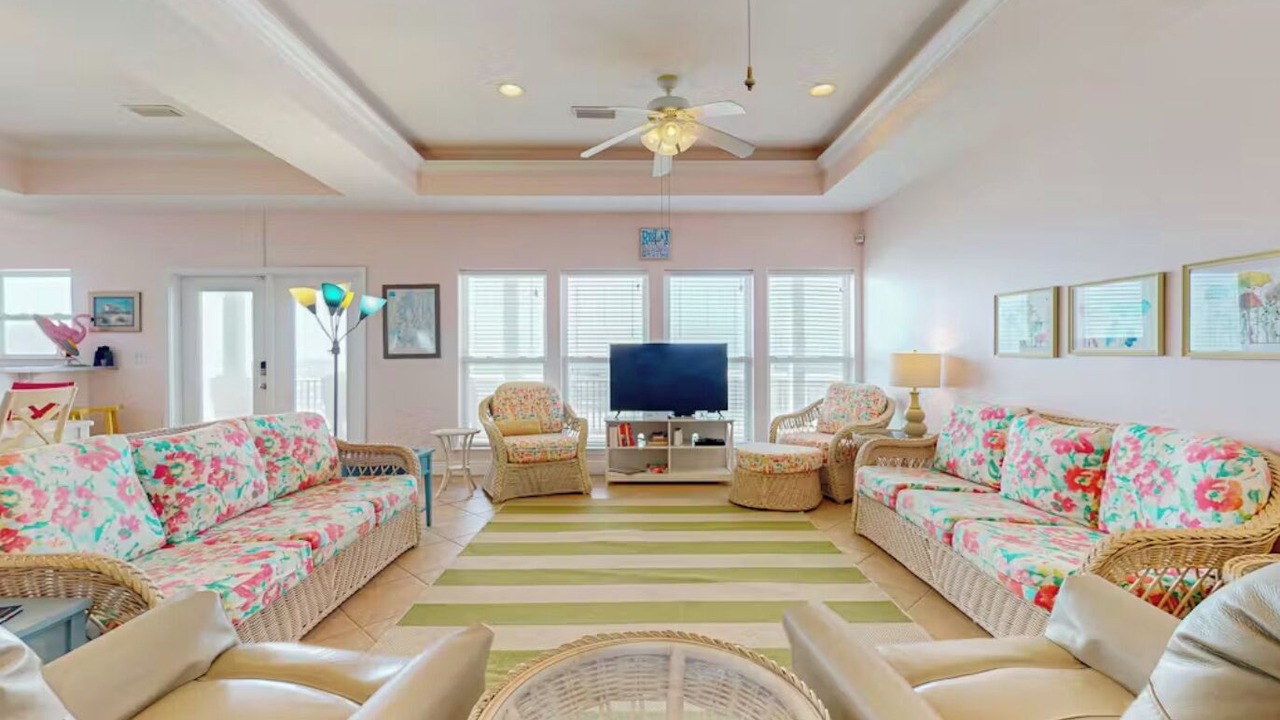 Photo of Livingroom in Surf Side Shores