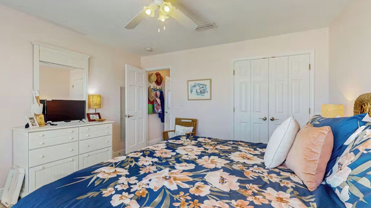 Photo of Bedroom in Surf Side Shores