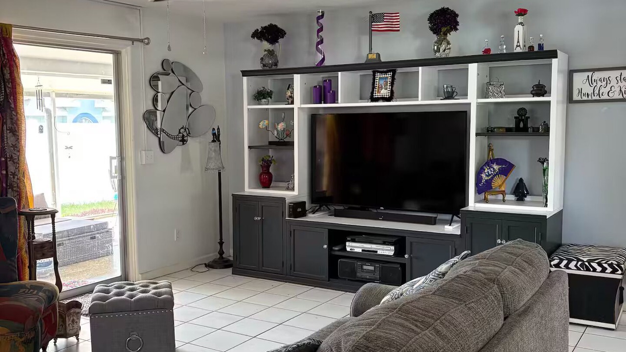 Photo of Livingroom in Cypress Gardens