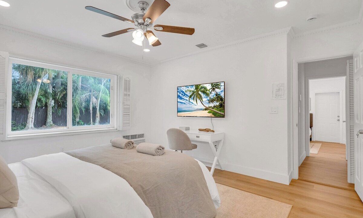 Photo of Bedroom in Biscayne Park