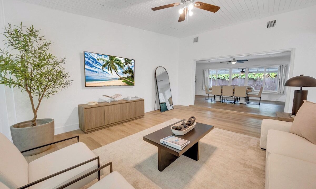 Photo of Livingroom in Biscayne Park