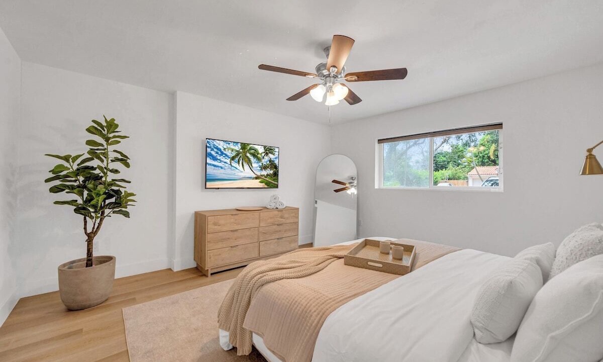 Photo of Bedroom in Biscayne Park