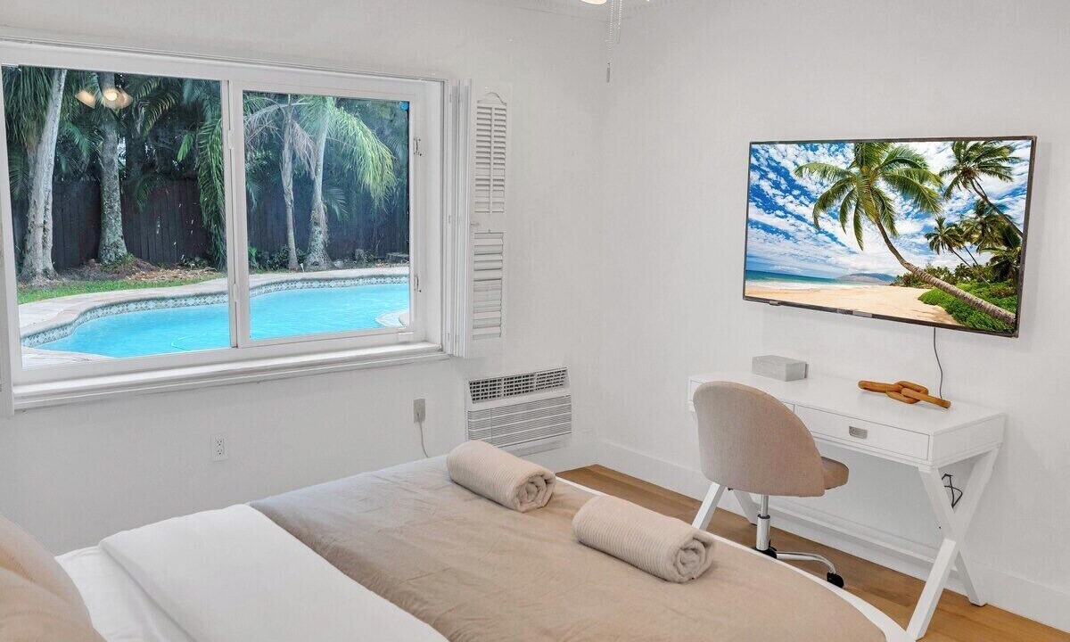 Photo of Bedroom in Biscayne Park