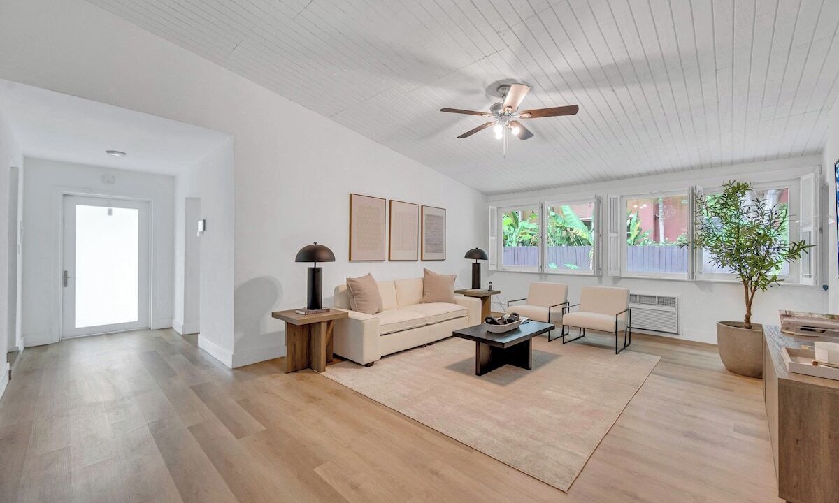 Photo of Livingroom in Biscayne Park