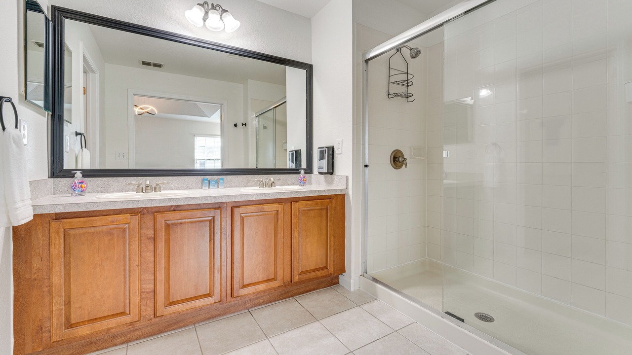 Photo of Bathroom in Trafalgar Village