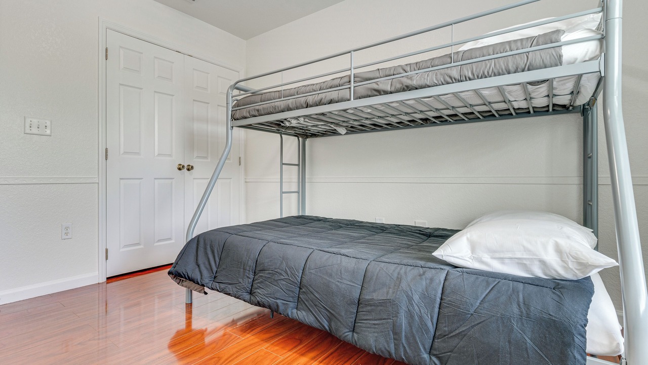 Photo of Bedroom in Trafalgar Village