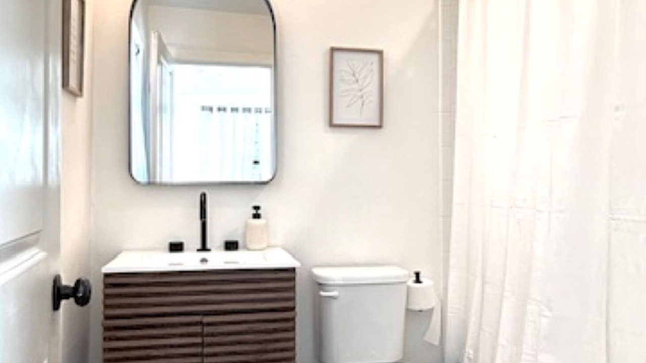 Photo of Bathroom in Altamont Manor