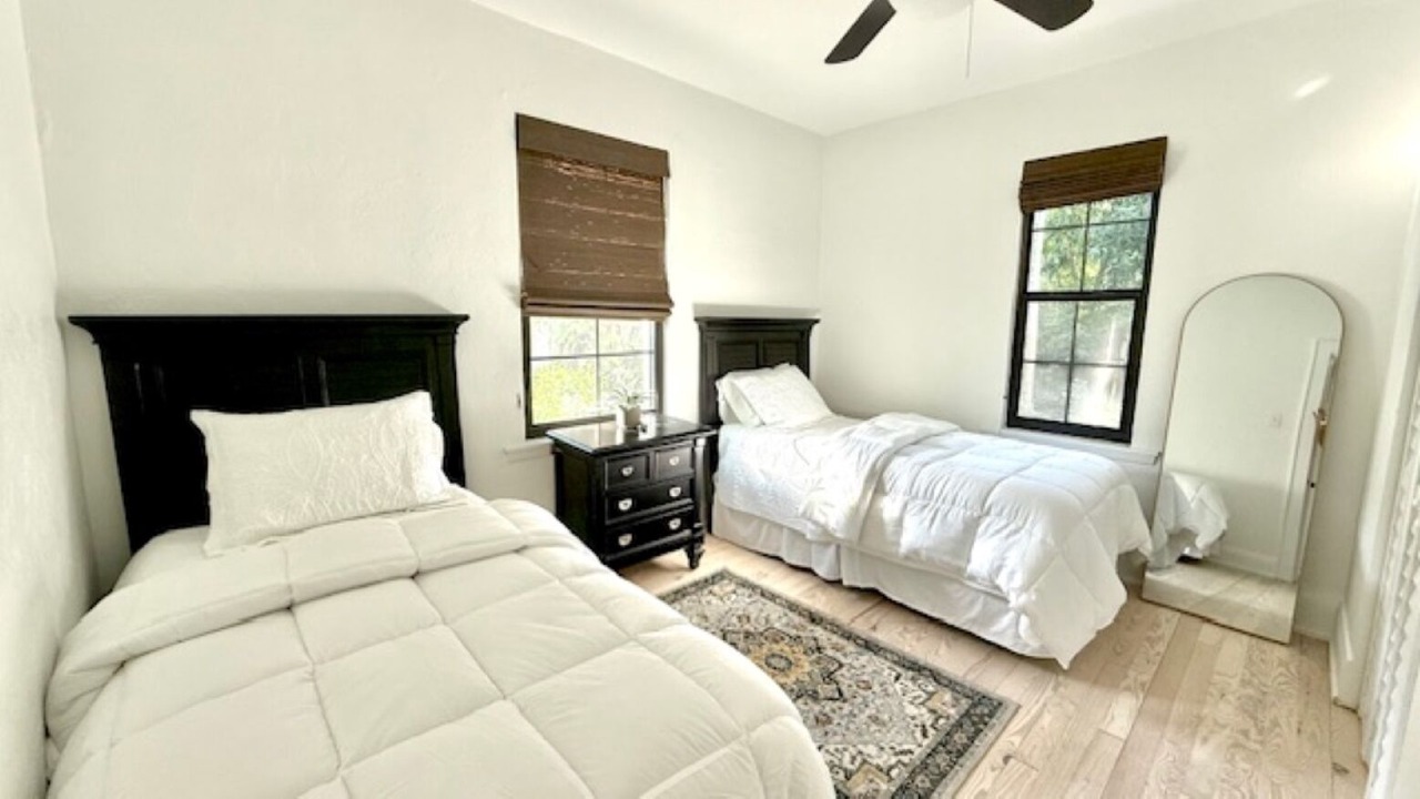 Photo of Bedroom in Altamont Manor