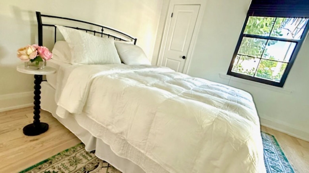 Photo of Bedroom in Altamont Manor