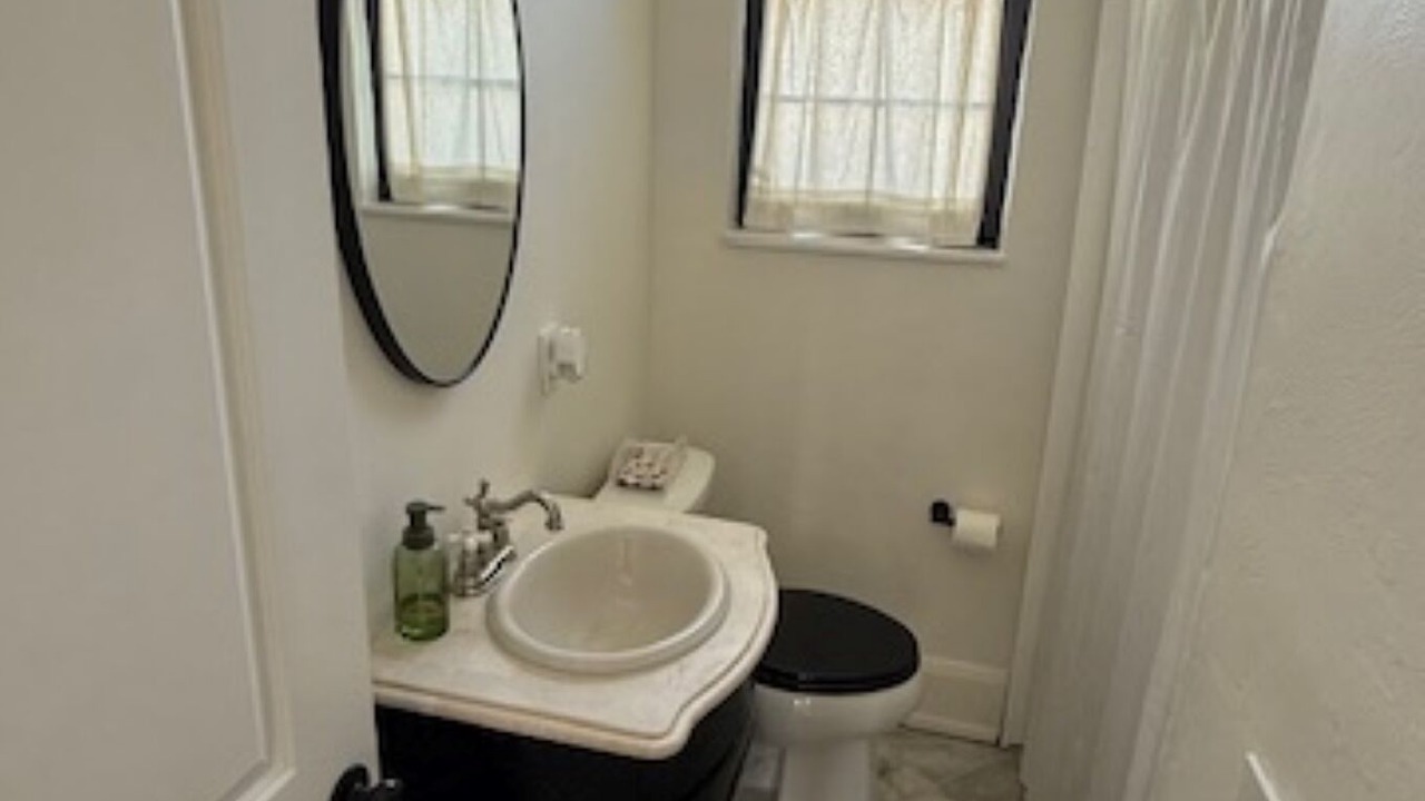 Photo of Bathroom in Altamont Manor