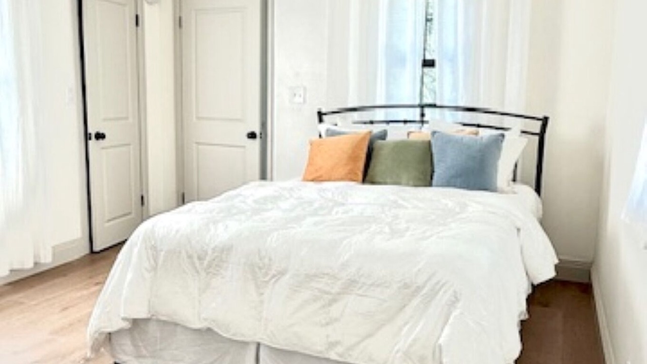 Photo of Bedroom in Altamont Manor