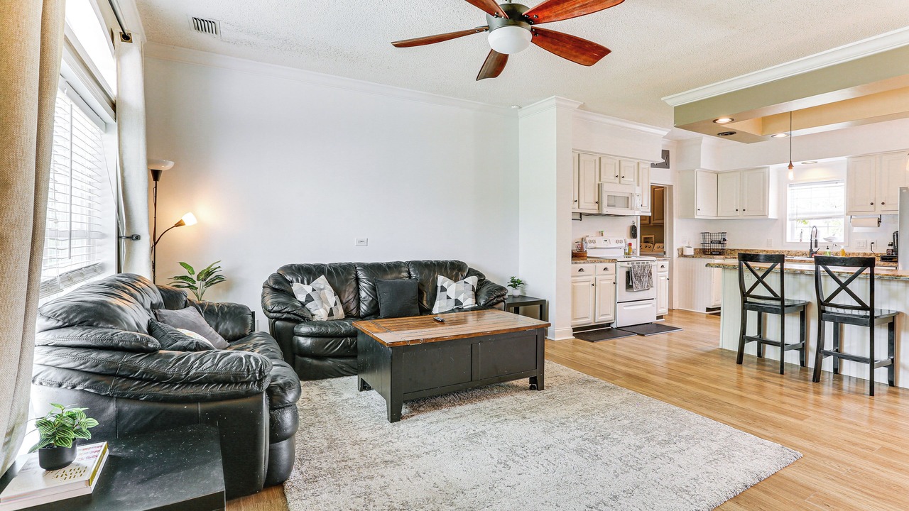 Photo of Livingroom in Sunshine
