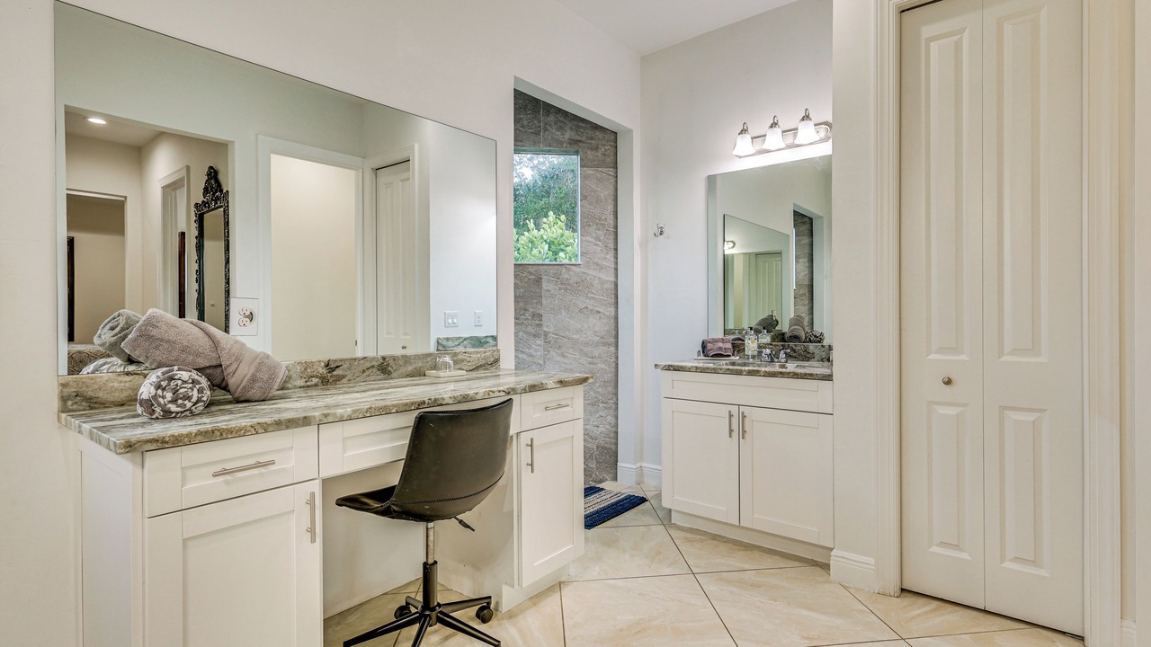 Photo of Bathroom in San Carlos Park