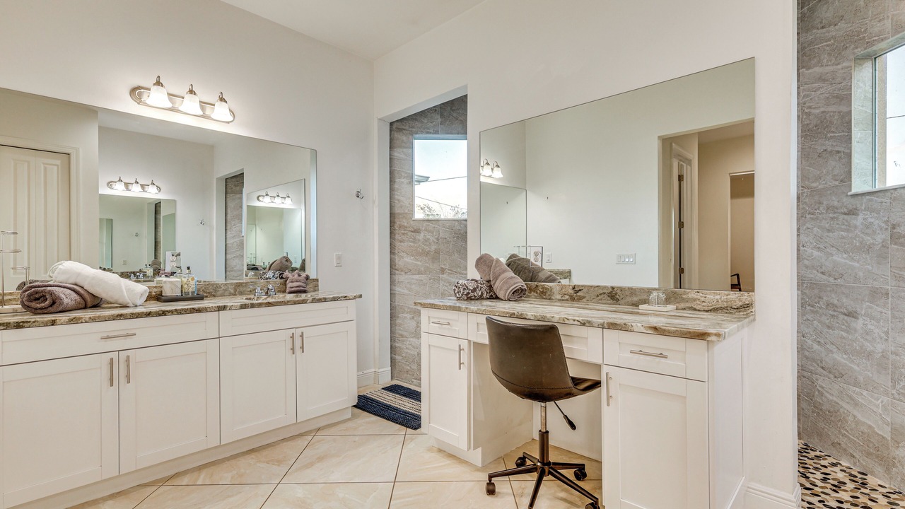 Photo of Bathroom in San Carlos Park