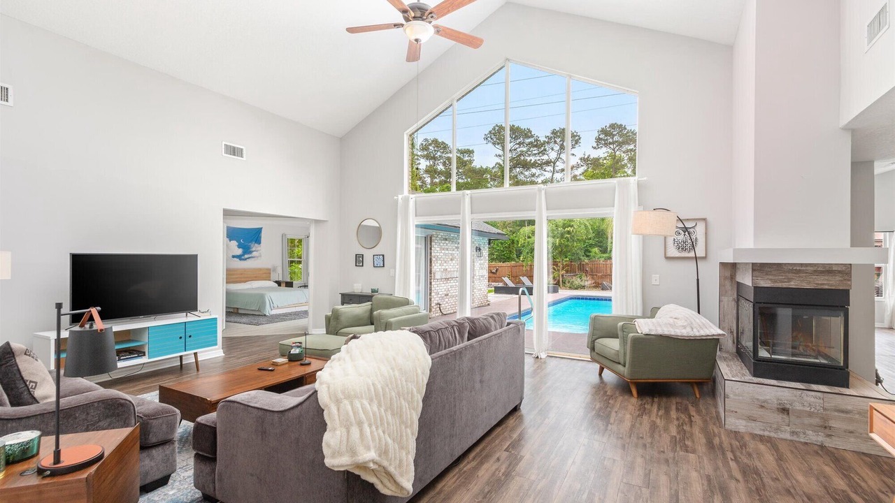 Photo of Livingroom in Golden Glades - The Woods