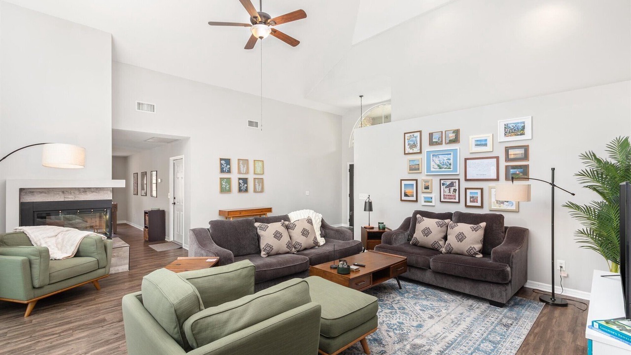 Photo of Livingroom in Golden Glades - The Woods