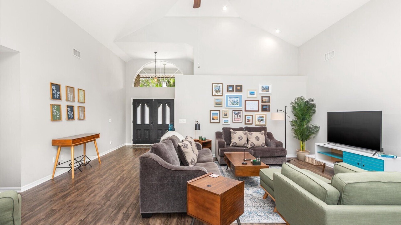 Photo of Livingroom in Golden Glades - The Woods