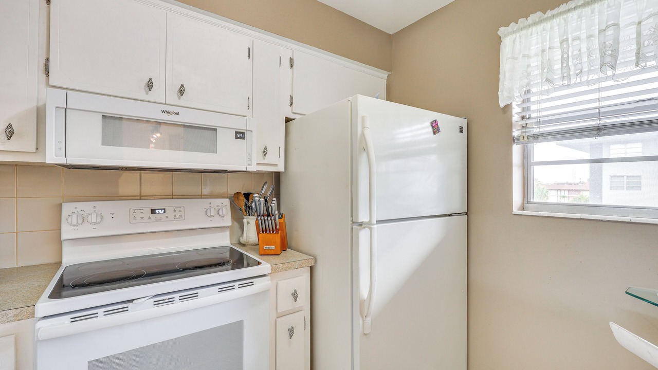 Photo of Kitchen in Lauderdale Lakes
