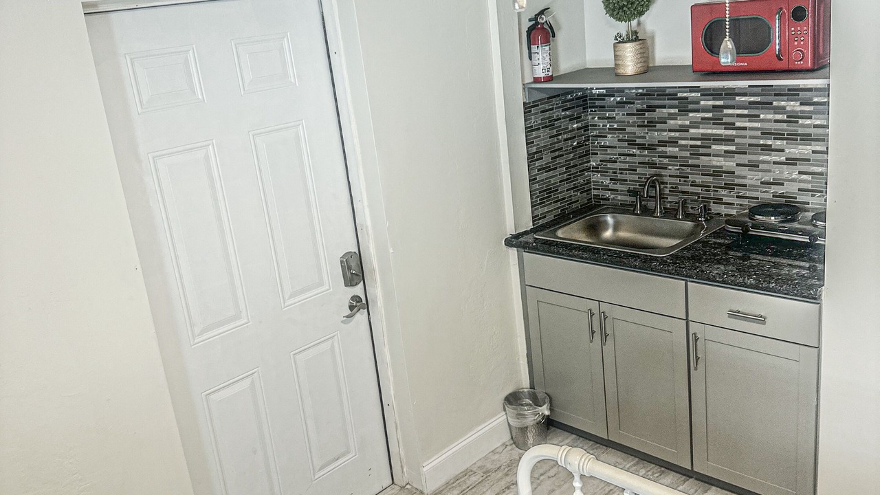Photo of Bedroom in Lauderhill
