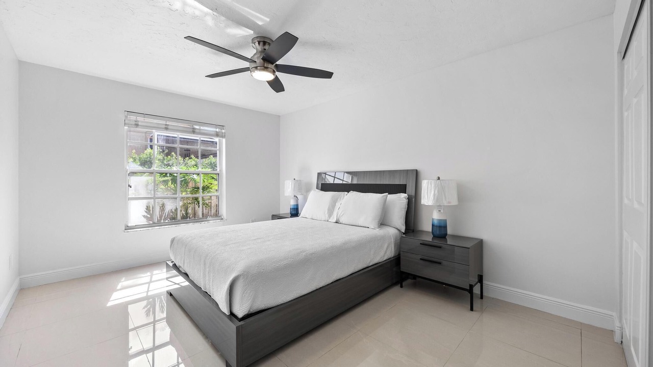 Photo of Bedroom in Greenview Shores