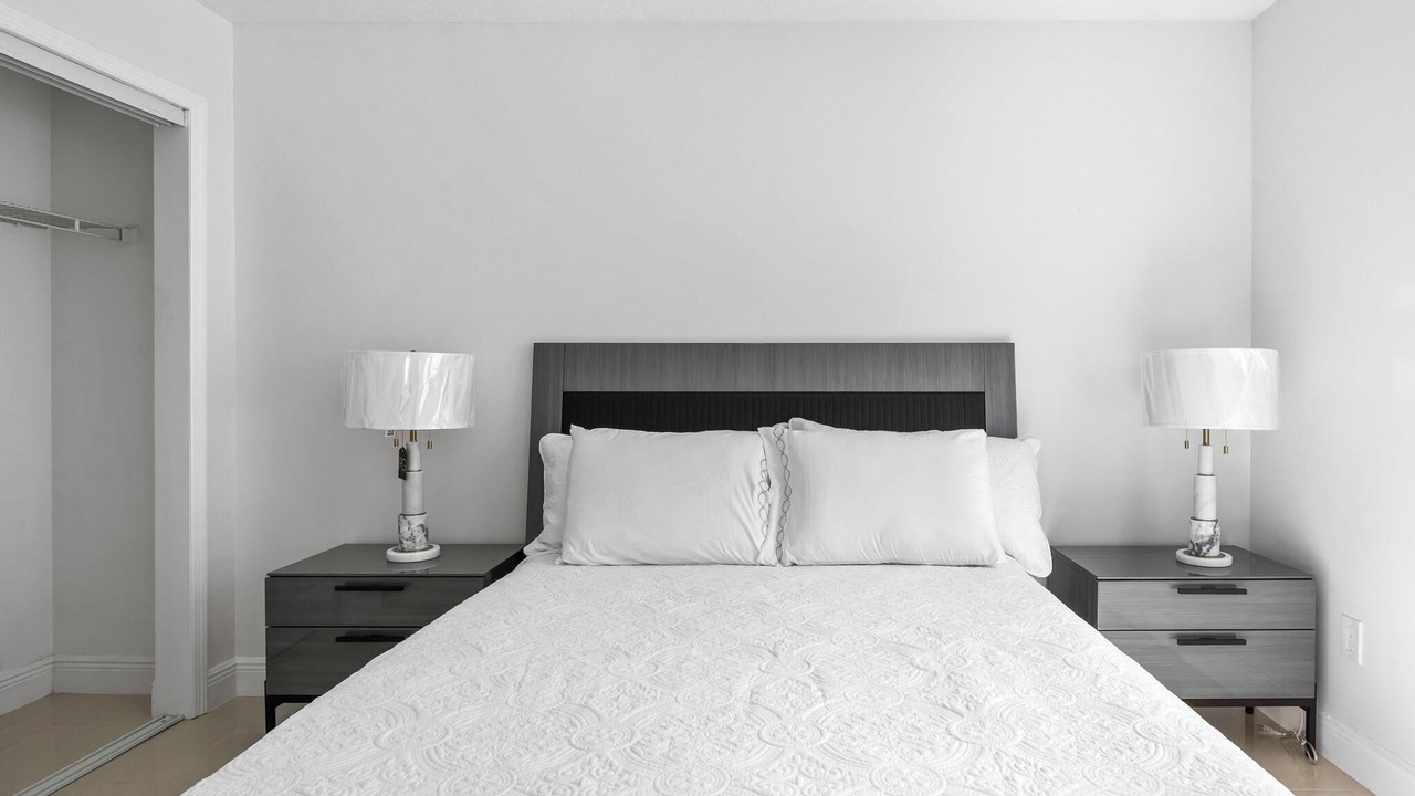 Photo of Bedroom in Greenview Shores