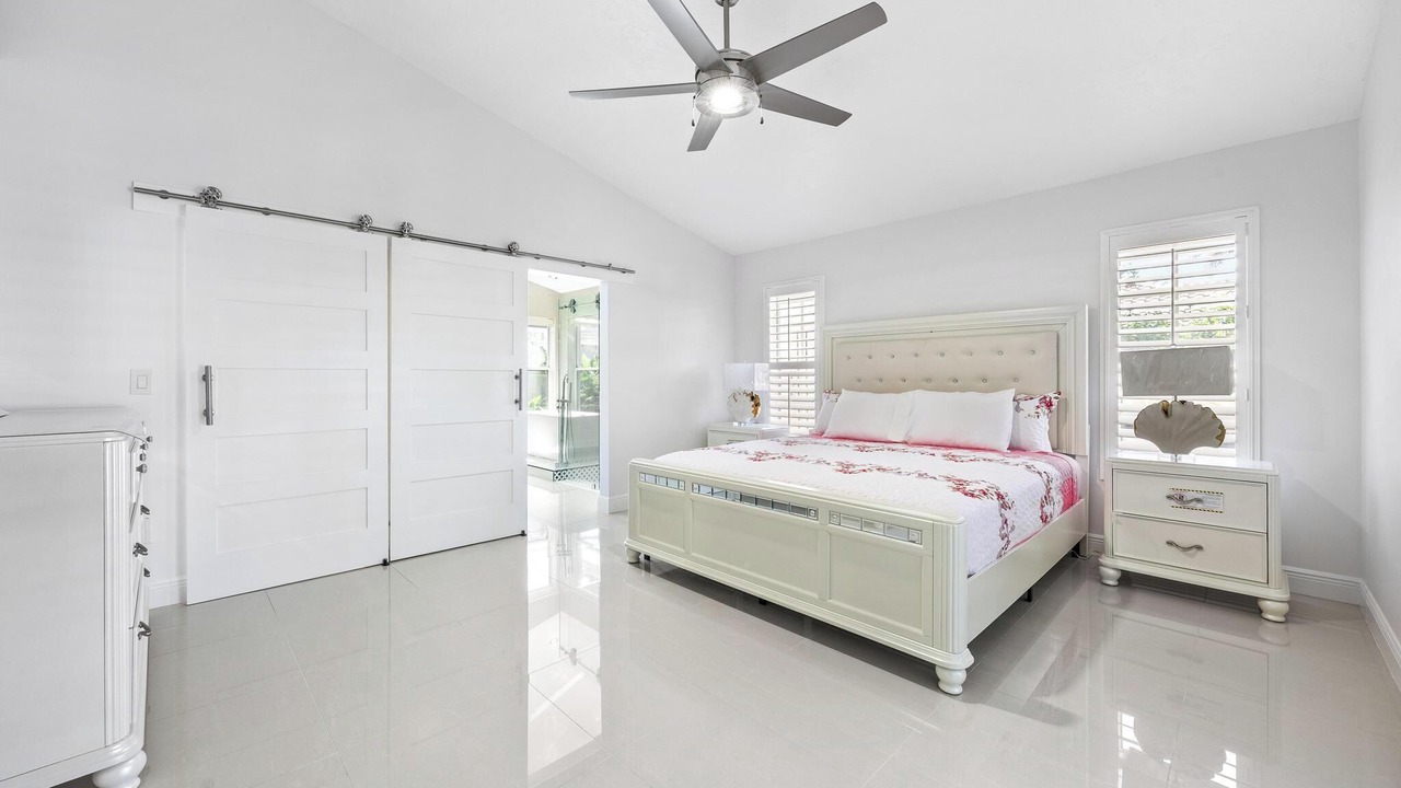 Photo of Bedroom in Greenview Shores