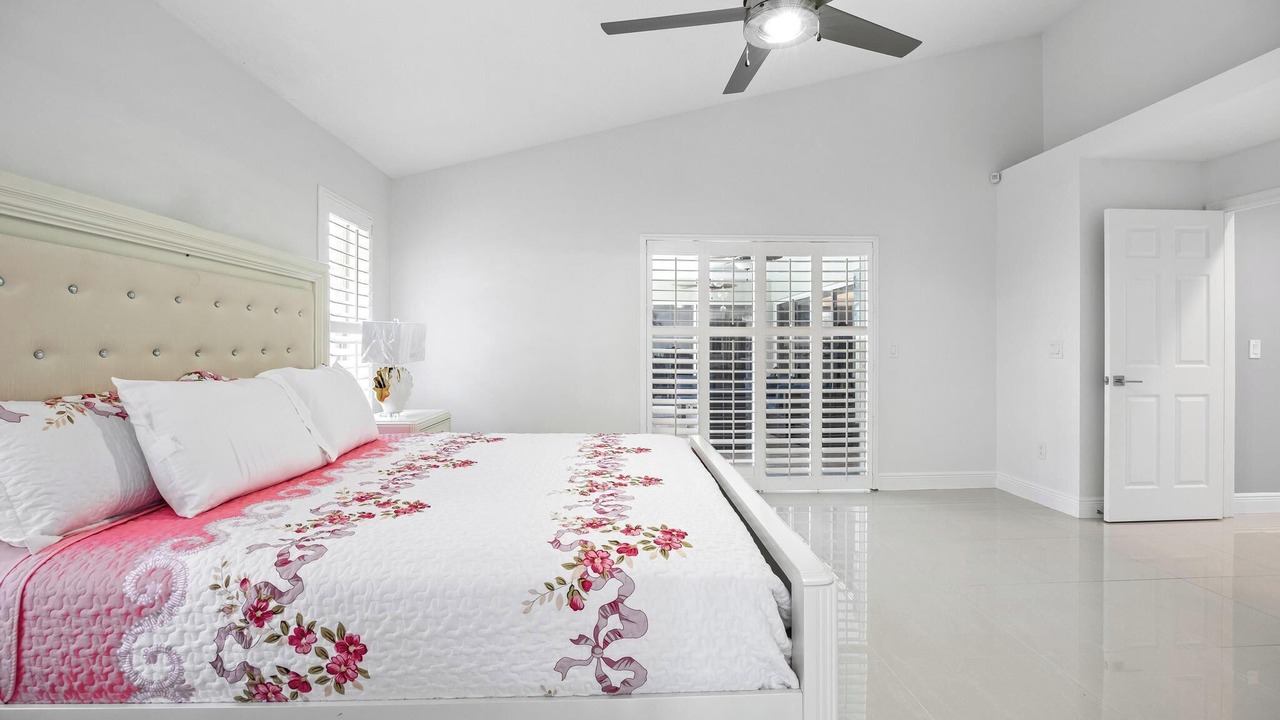 Photo of Bedroom in Greenview Shores