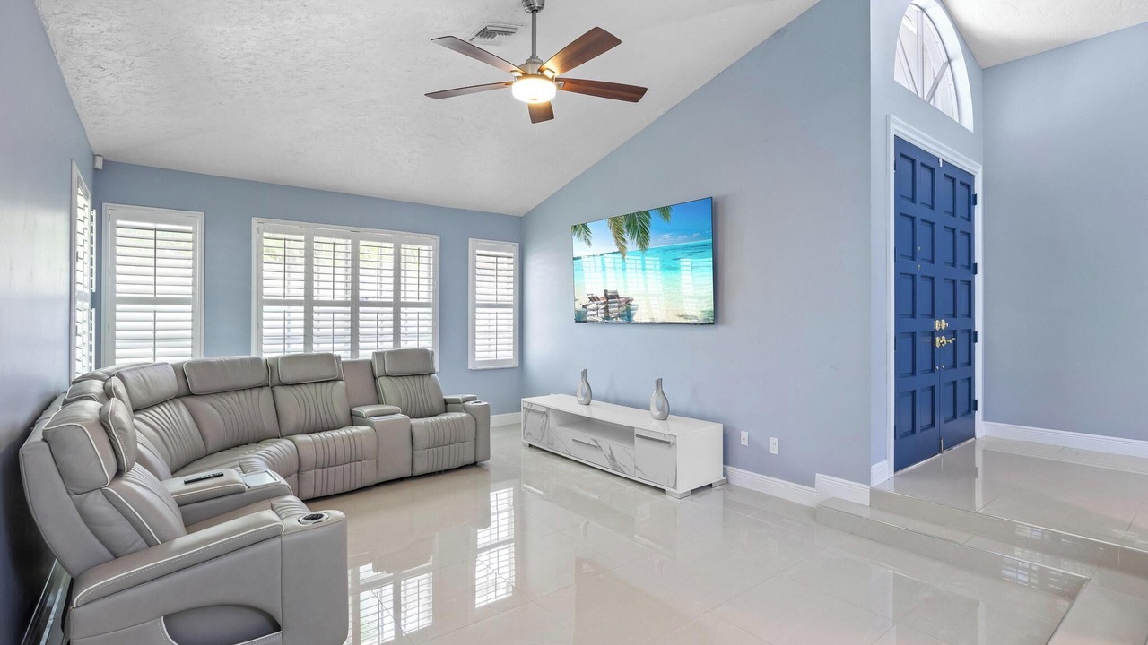Photo of Livingroom in Greenview Shores
