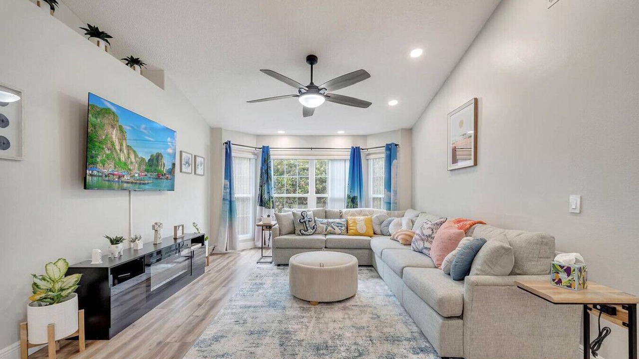 Photo of Livingroom in Deltona Lakes