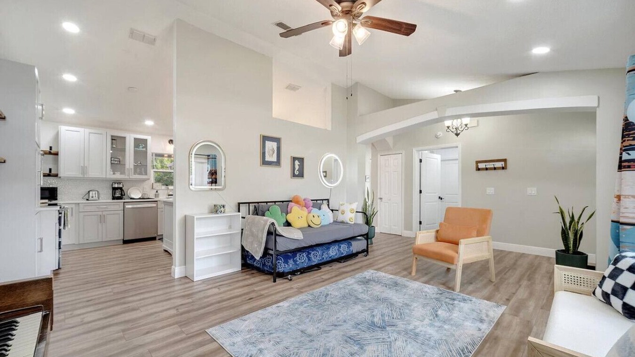 Photo of Livingroom in Deltona Lakes