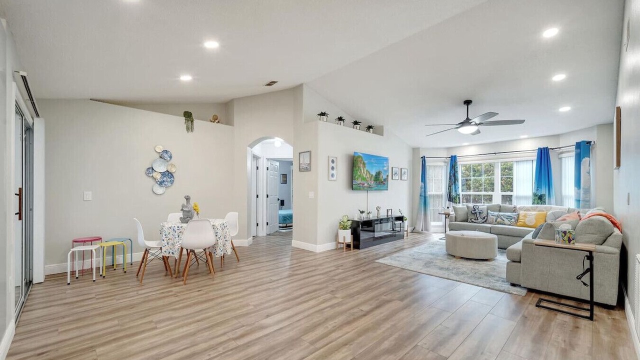 Photo of Livingroom in Deltona Lakes