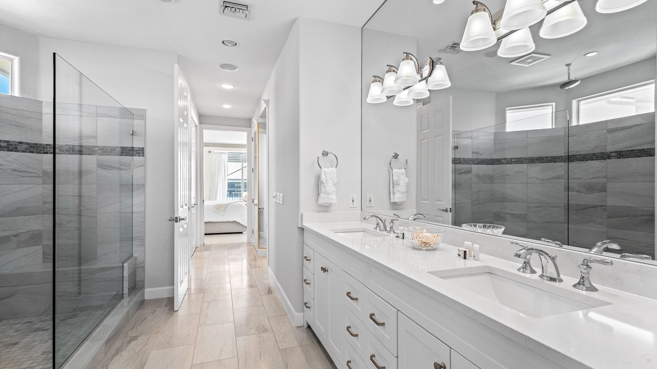 Photo of Bathroom in Vanderbilt Beach