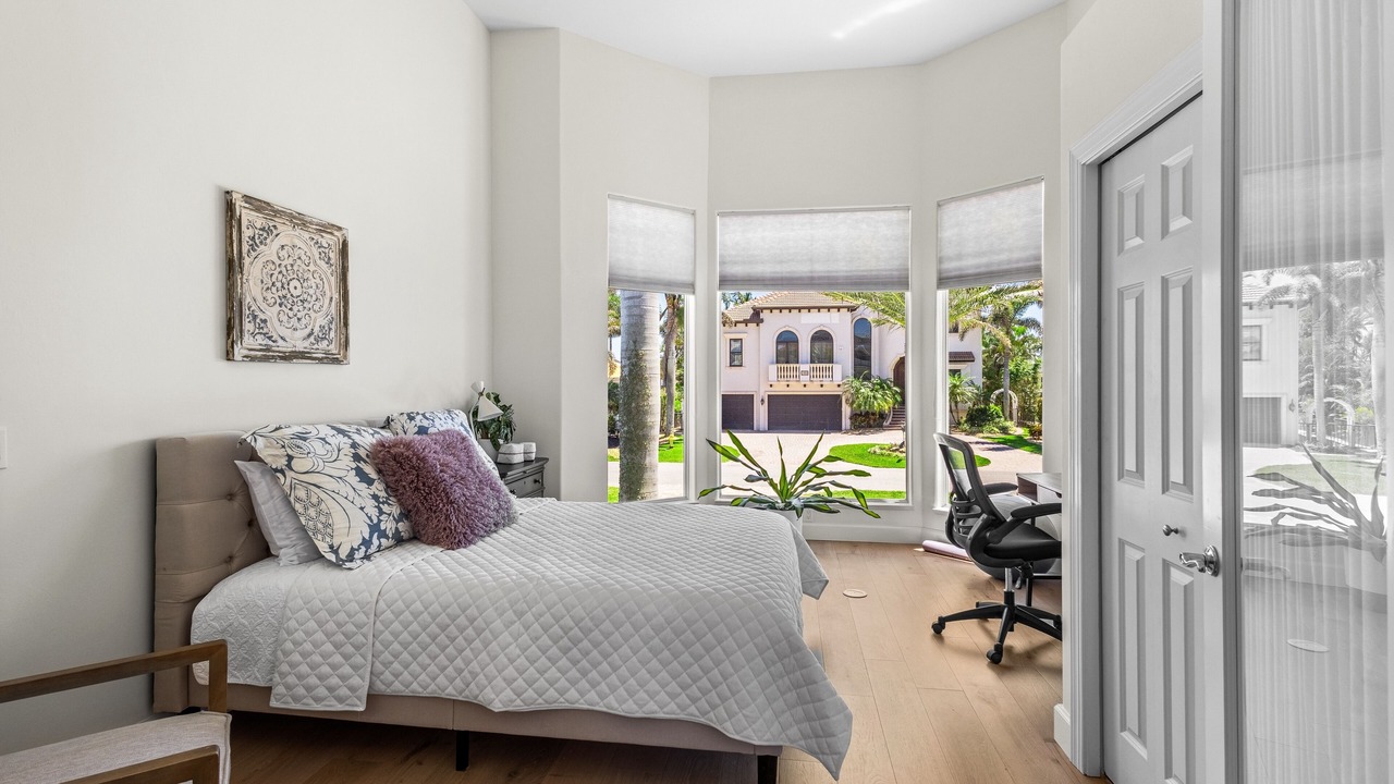 Photo of Bedroom in Vanderbilt Beach