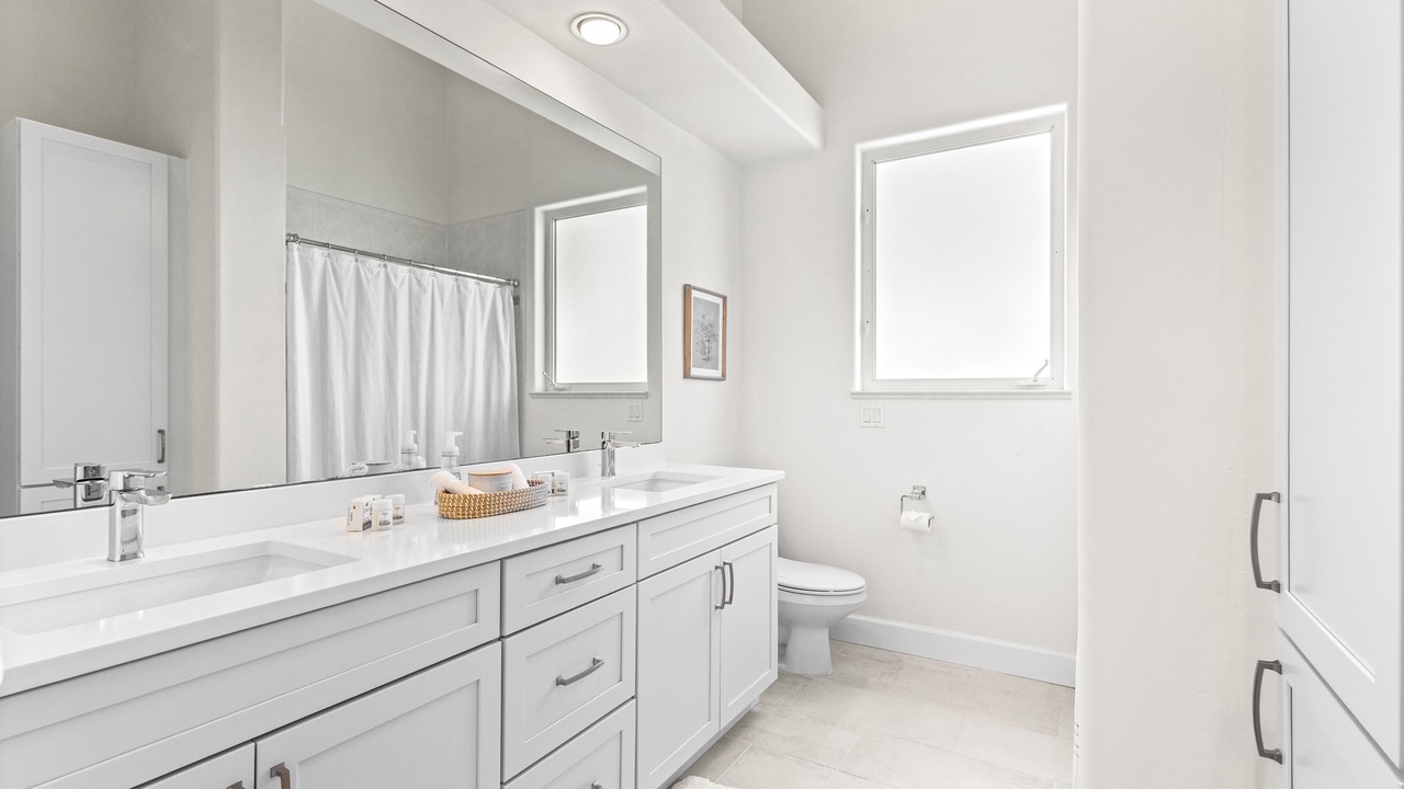 Photo of Bathroom in Vanderbilt Beach