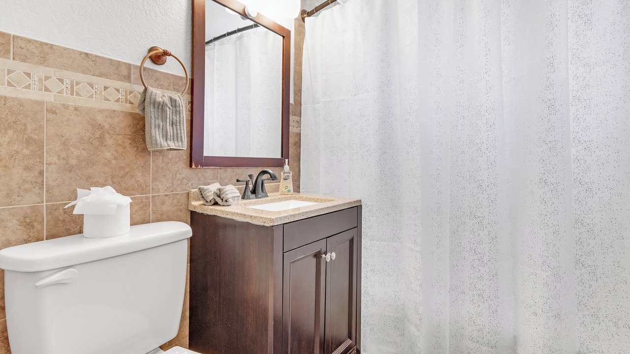 Photo of Bathroom in El Portal